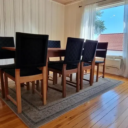 Bolig Perfekt For Bedrifter Pa Eik Med 8 Soverom
